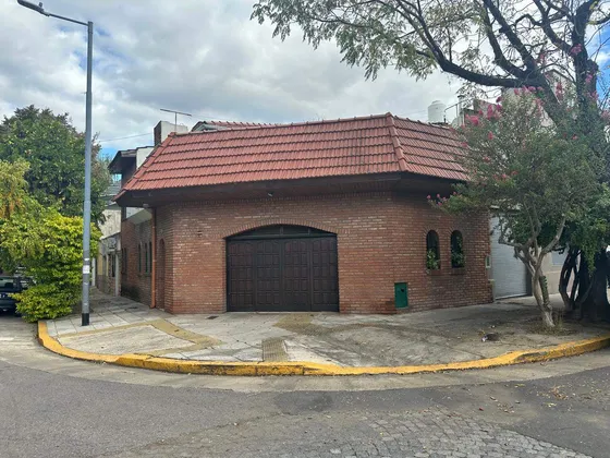 Venta Casa 3 Dormitorios Nueva Pompeya Con Cochera