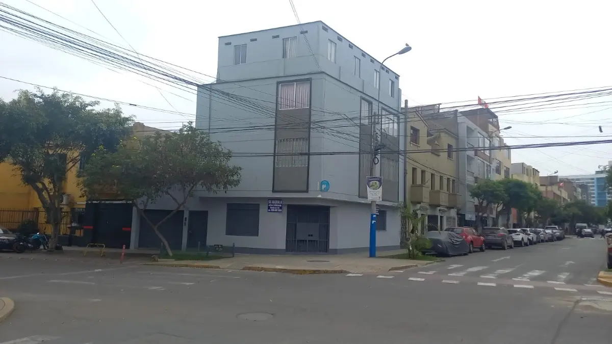 Local Comercial En Esquina En Lince (a 3 Cuadras De Hospital Rebagliati)