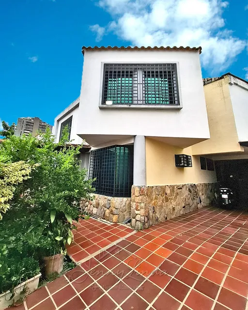 Venta Bella Casa 543 M²   En Urb. Andrés Bello, Maracay
