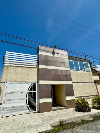 Josseyris Jimenez Casa En Venta En La Urbanizacion El Cafetal En Naguanagua