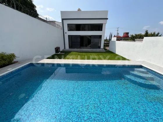 Casa En Venta, En Fraccionamiento.  Fraccionamiento Jacarandas Oaxtepec Morelos