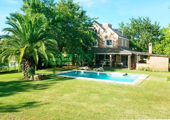 D. Esteche Realty & Home Ayres De Pilar Casa Clasica