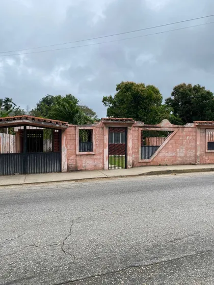 Terreno Con Casa Para Remodelar Ubicada En La Av Principal De La Otra Banda, La Asunción