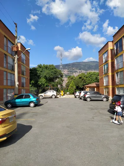 Apartamento En Urbanización La Pastora, Barrio Girardot