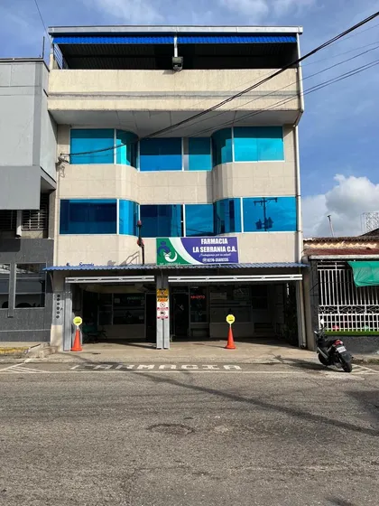 Clover Inmobiliria Alquila / Oficina Ubicada En Barrio Obrero Edificio Serrania - San Cristóbal
