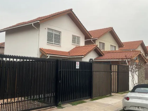 Casa En Venta De 3 Dorm. En Padre Hurtado