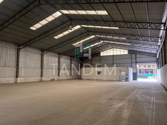 Galpón De 900 M2 Planta Libre Con Gran Playon Sobre Av. Peron A Mts Del Ramal Escobar