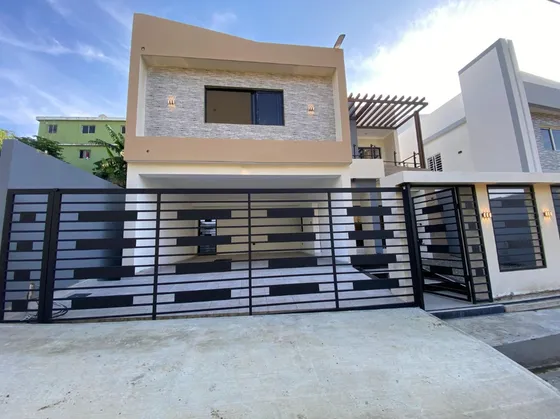 Vendo Nuevo Proyecto De 2 Casas Individuales En El Km14 Autopista Duarte, Residencial Los Hidalgos A 700 Mts Del Banco Popular Y Nueva Estación Del Metro, Santo Domingo Oste, Rep.dom