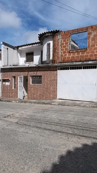 Casa En Venta En La Urbanización Asocsuvea, En Lagunetica, Los Teques. 