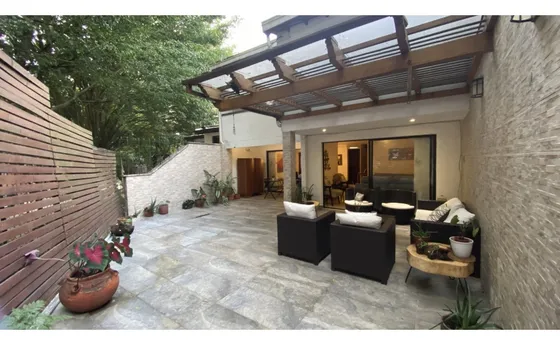 Venta De Casa En El Poblado - Medellin