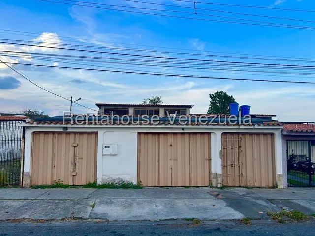 Venta Excelente Y Potencial Casa Ubicada En Una De Las Mejores Zonas De Cabudare Urb Las Mercedes  Profesional Inmobiliario Mehilyn Perez ]
