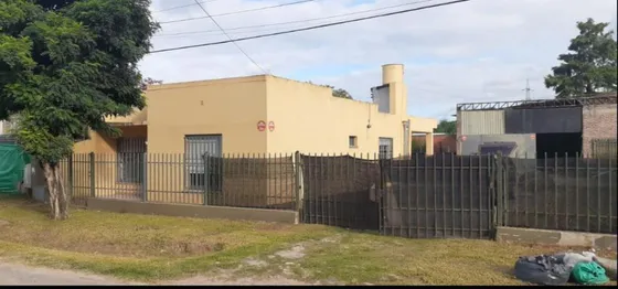 Casa En Venta - 2 Dormitorios 1 Baño - Cochera - 496mts2 - Luján