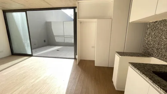 Venta Refineria Monoambiente Planta Baja Con Patio  Pileta