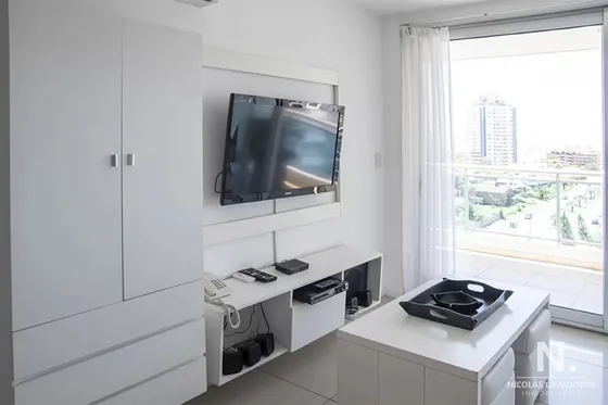 Apartamento De 1 Dormitorio En Venta En Zona Privilegiada. Punta Del Este
