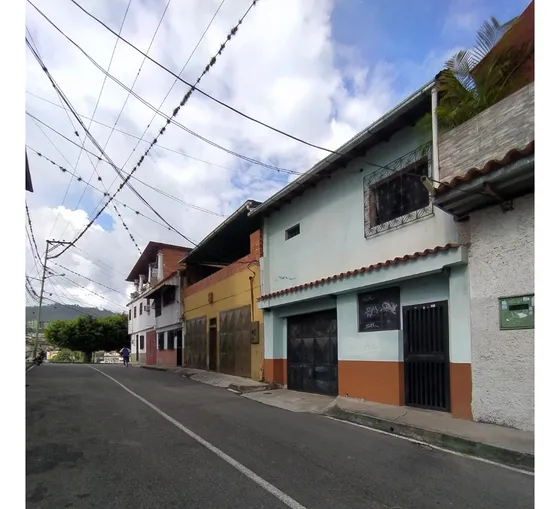 Best House Vende Céntrica Casa En Los Teques.  