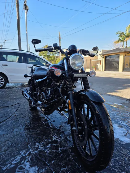 Bajaj Avenger 220 Street