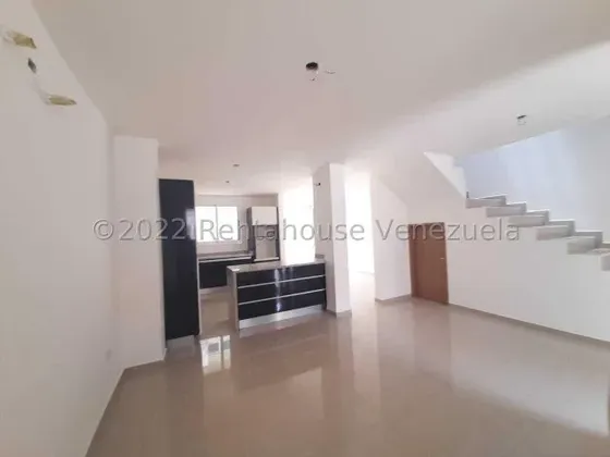 Renta House Del Este Vende Hermosa Casa En Av. Ribereña 114 Mtrs, 3 Hab, 3 Baños, Cocina Moderna, Closets Y Tanque De Agua. En Conjunto Cerrado Superseguro. ¡lista Para Habitar! Mls #26-7054