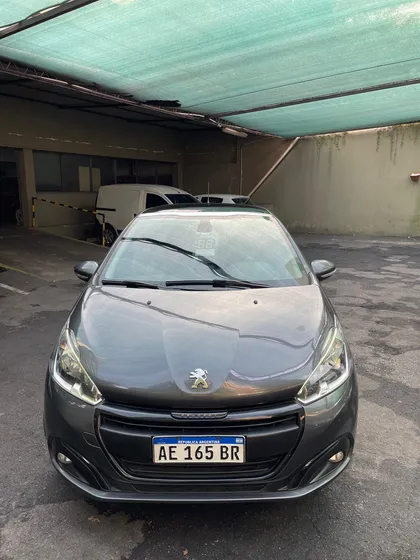 Peugeot 208 1.6 Feline Tiptronic