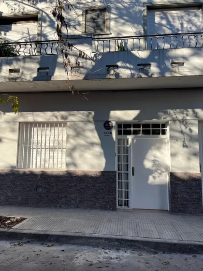 Ph Refaccionado A Nuevo, Ubicado En Planta Baja De Dos Ambientes, Sin Expensas.
