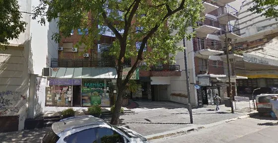 Av. Cordoba 2800 - Frente A La Plaza - 205mts²