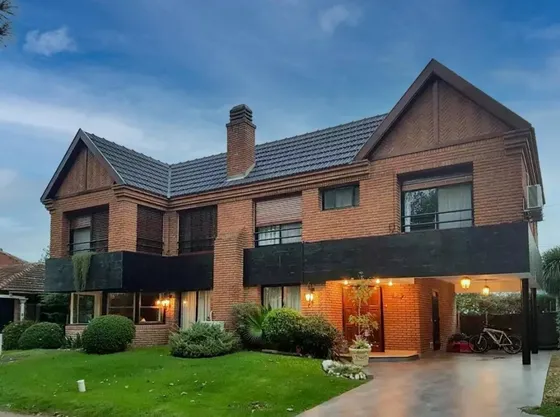 Casa En Venta - 5 Dormitorios 5 Baños - Cochera - 420mts2 - Canning