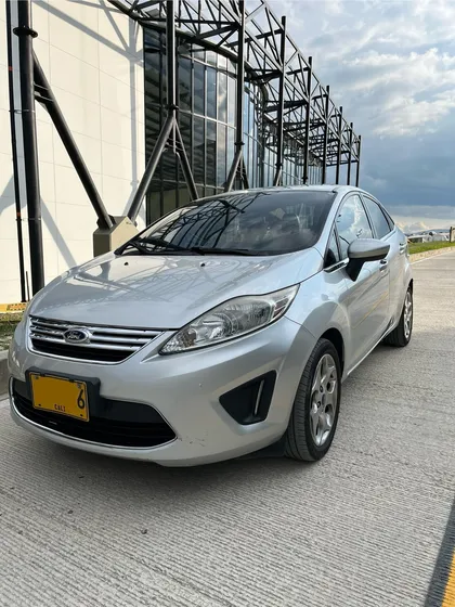 Ford Fiesta 1.6 Hatchback Mecánica