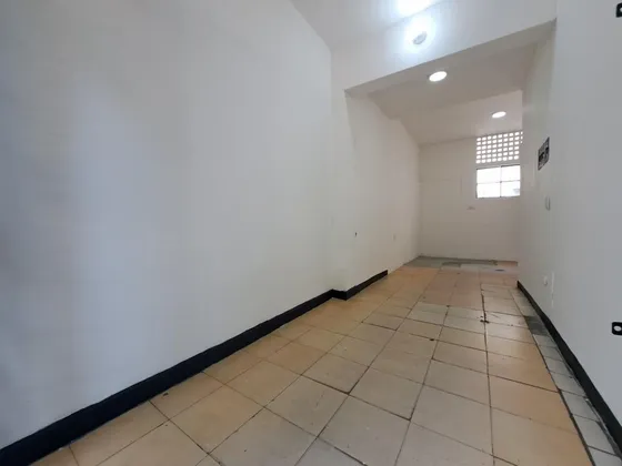 Local En Arriendo En La Merced. Cod A24180
