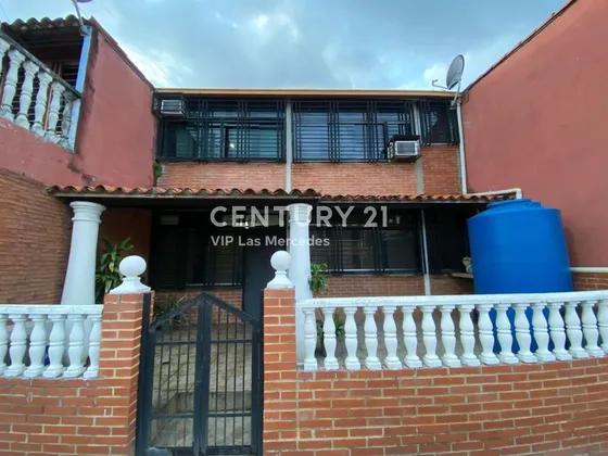 Encantador Townhouse En Venta (res)
