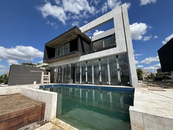 Casa En  Venta Y. Alquiler En El Yacht Nordelta