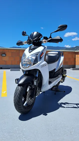 Akt Jet5r 150 2016 Color Blanco