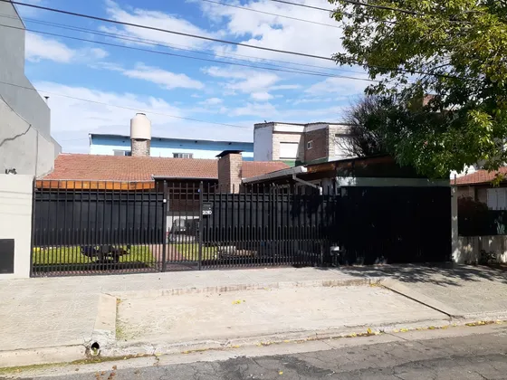 Venta Casa 3 Ambientes Con Cochera En Hurlingham