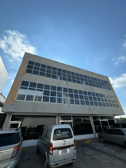 Jeannet Gonzalez Alquila Galpon En La Zona Industrial Cc Henry Ford