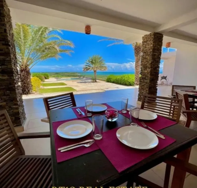 Venta De Hotel En Playa El Yaque Margarita 2000m2