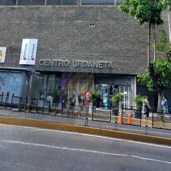 Alquiler Apartamento Para Uso Comercial Y/o De Oficina $500  Dt