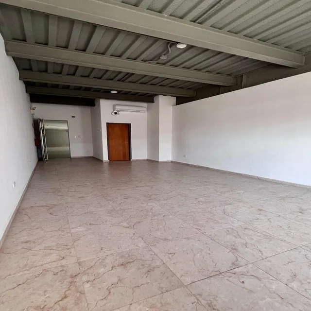 Johana Lazaro Alquila Local Comercial Centro Industrial Unicentro, Av Herry Ford   Consta De 38m       **solo Clientes**