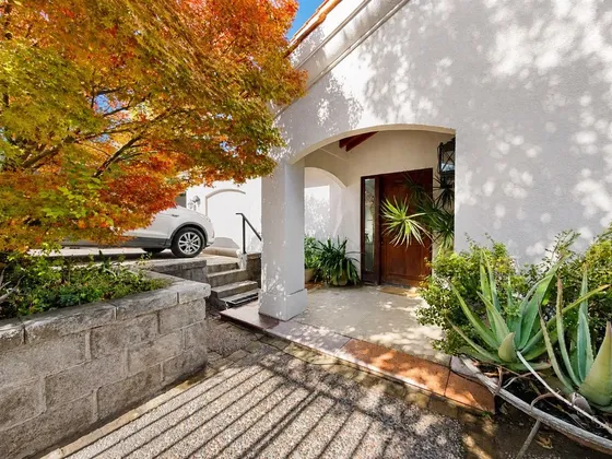 Casa En Venta De 3 Dorm. En Lo Barnechea