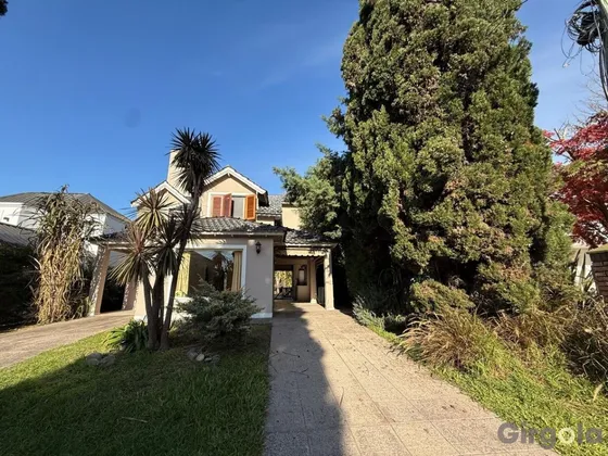 Alquiler Casa 3 Dormitorios Banco Provincia Con Cochera