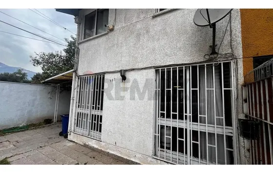 Casa 3d 2b A Pasos Del Metro Laflorida