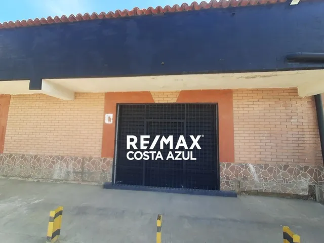 En Alquiler Local Comercial De 50 Metros Cuadrados Aproximadamente En La Avenida Hugo Chavez De Tucacas.