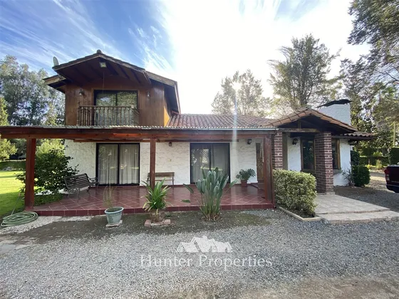 Casa En Venta De 5 Dorm. En Mostazal La Punta