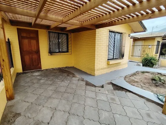 Casa En Venta De 4 Dorm.la Florida, La Serena