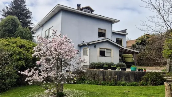 Sólida Y Amplia Casa Con Gran Terreno En Excelente Ubicación