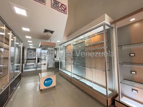 Dennymar, Vende Excepcional Local Comercial En El Centro Comercial Metropolis Con Mucho Potencial Comercial Posee Area De Mezzanina Y Mas B5a24454                                                      