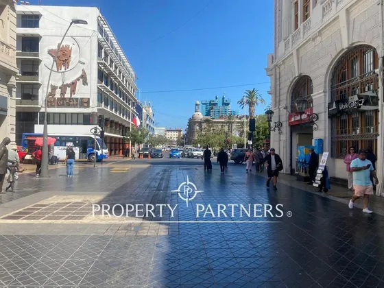 Arriendo Local Comercial En Pleno Centro - Alto Tr...
