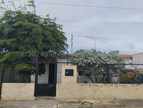 María Valera Trae Casa En Alquiler En Cabudare, Fácilacceso, Amplias Habitaciones, Cocina Moderna, Aire Acondicionado, Sala Amplia,  Seguridad 24/7.