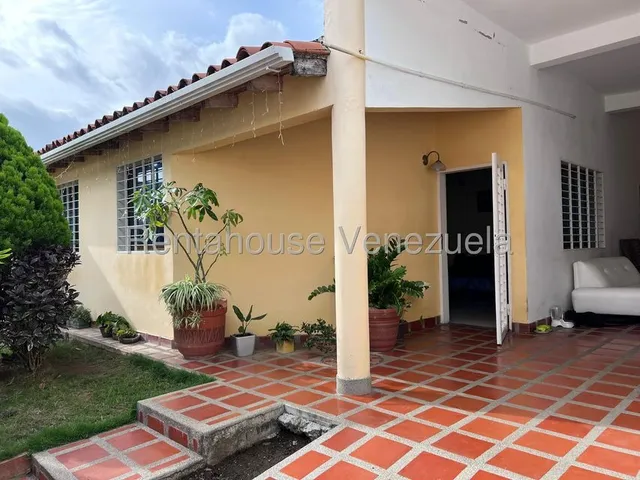 Rent-a-house Vende Bella Casa, Pozo De Agua, Urb. Manantial, El Consejo, Estado Aragua, 25-22557 Gf.