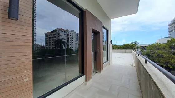 Alquilo Local Comercial Con Rooftop En Moderna Plaza Comercial En Piantini