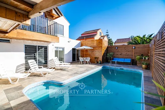 Excelente Casa De Tres Niveles En Sector Residenci...