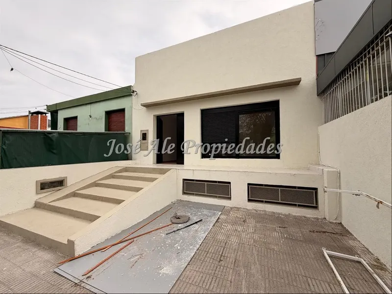 En Alquiler Casa De 2 Dormitorios En Zona Centrica A 100m De La Rambla De Colonia. · Foto 1
