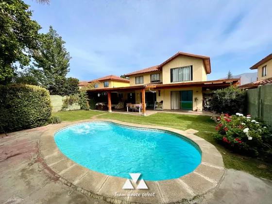 Excelente Casa En Lomas Del Carmen, Huechuraba 5d/4b+serv.